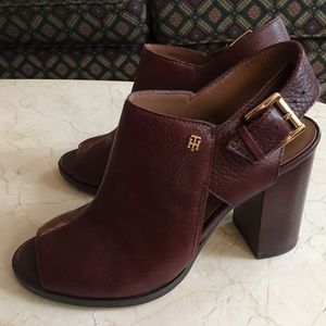 NWOT Tommy Hilfiger Maroon Block Heel Sandal